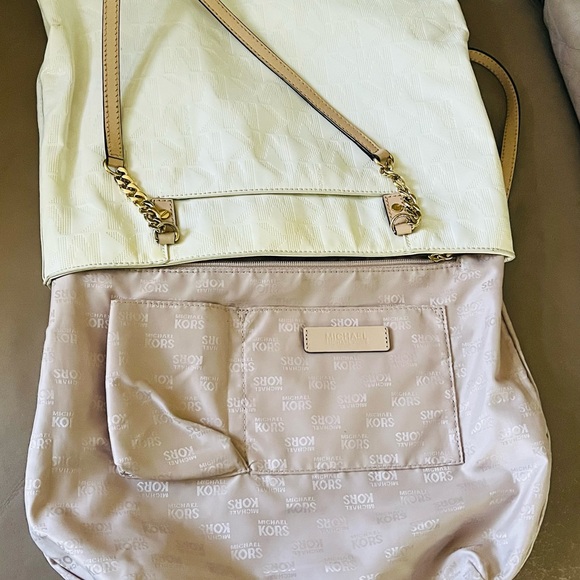 Beautiful Micheal Kors bag - Picture 3 of 16